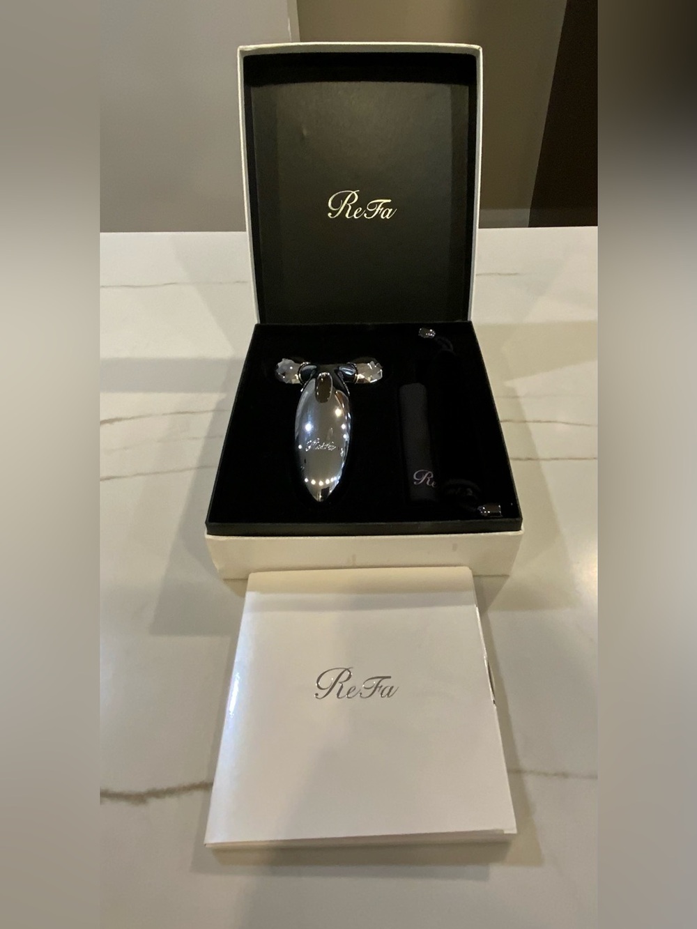 RE FA Carat Silver Roller Massager